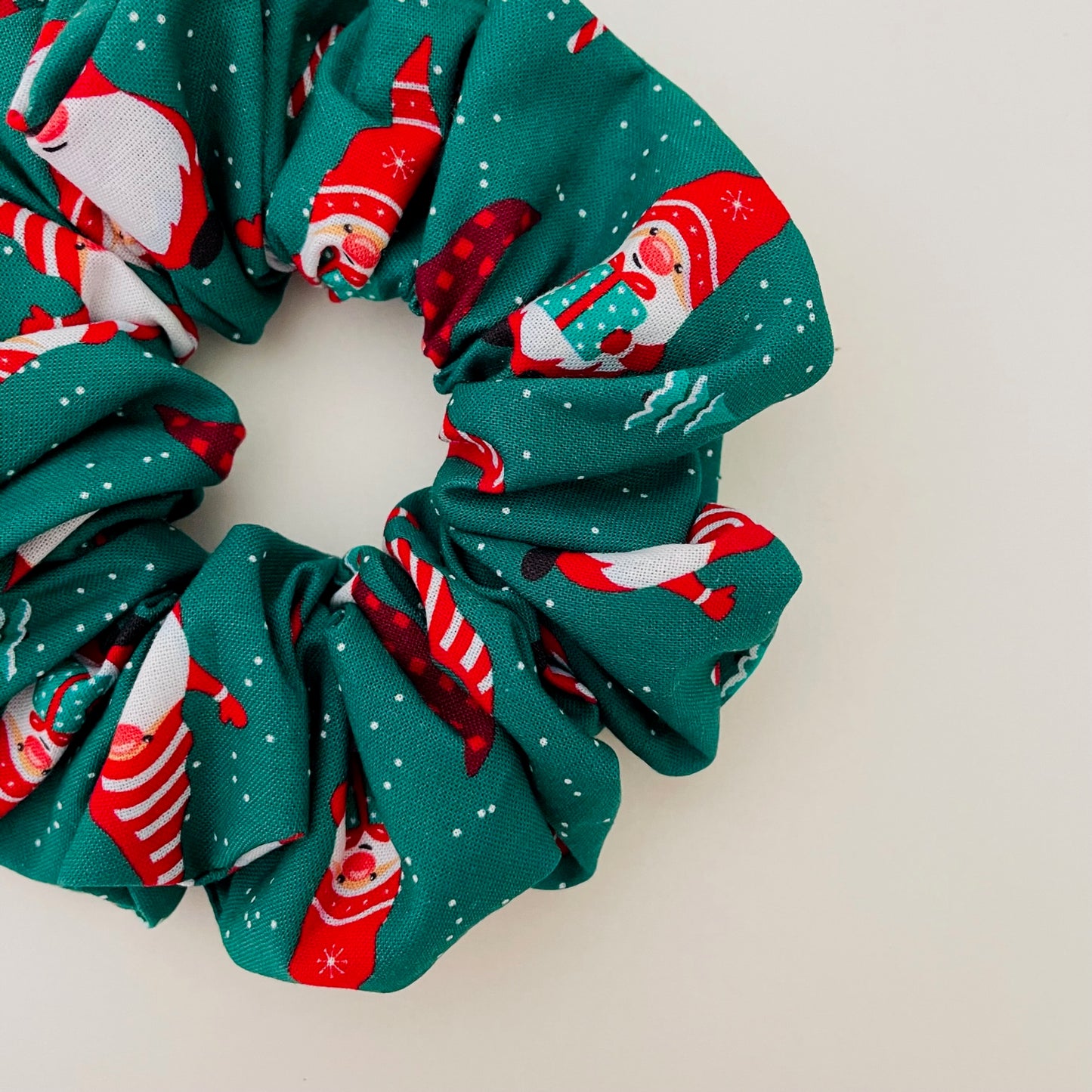 Christmas Basic Scrunchie - Santa