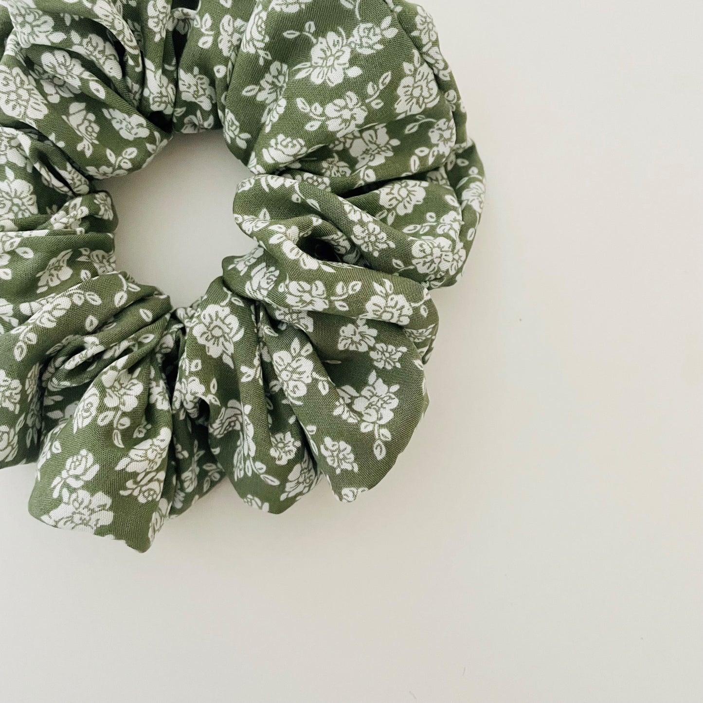 Basic Scrunchie Olive Garden