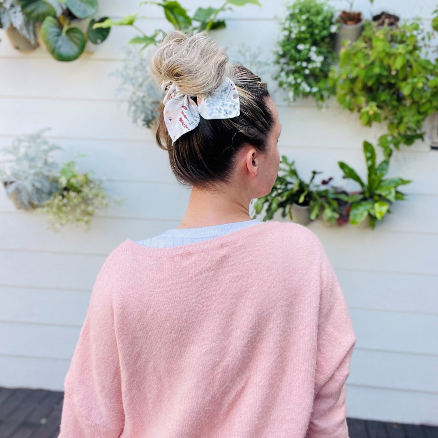 Bow Scrunchie - Jennifer