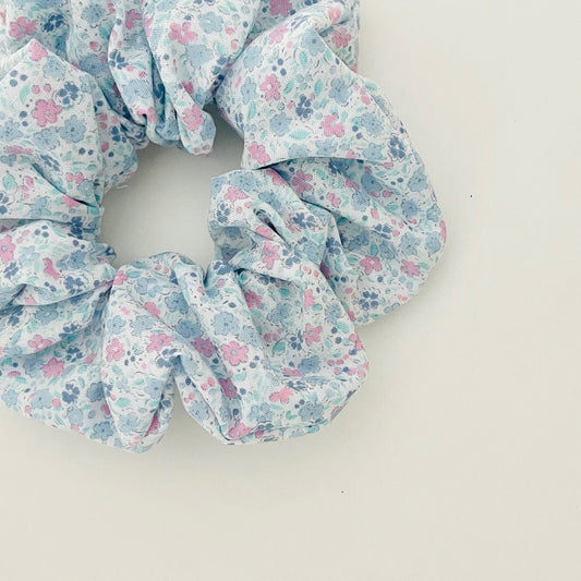 Basic Scrunchie Blue Pink Floral