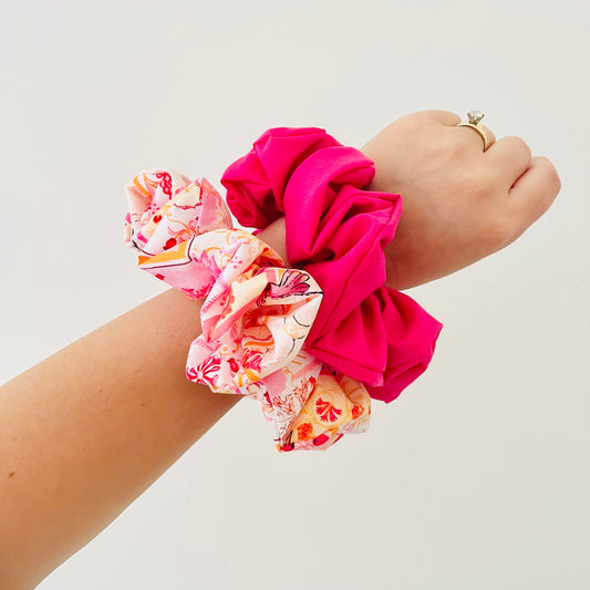 Basic Scrunchie Fuchsia