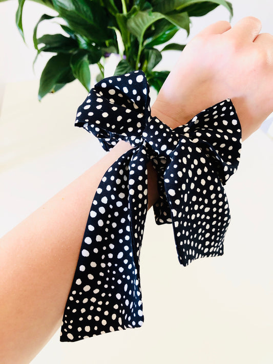 Scrunchie Scarf - Pebble Noir
