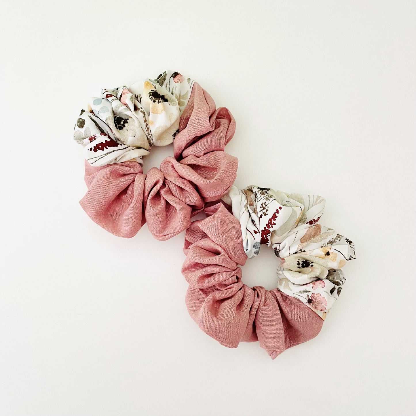 Duotone Jennifer Pink Scrunchie